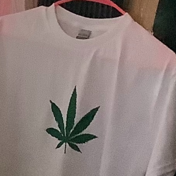 Graphic tee shirts - Picture 2 of 2